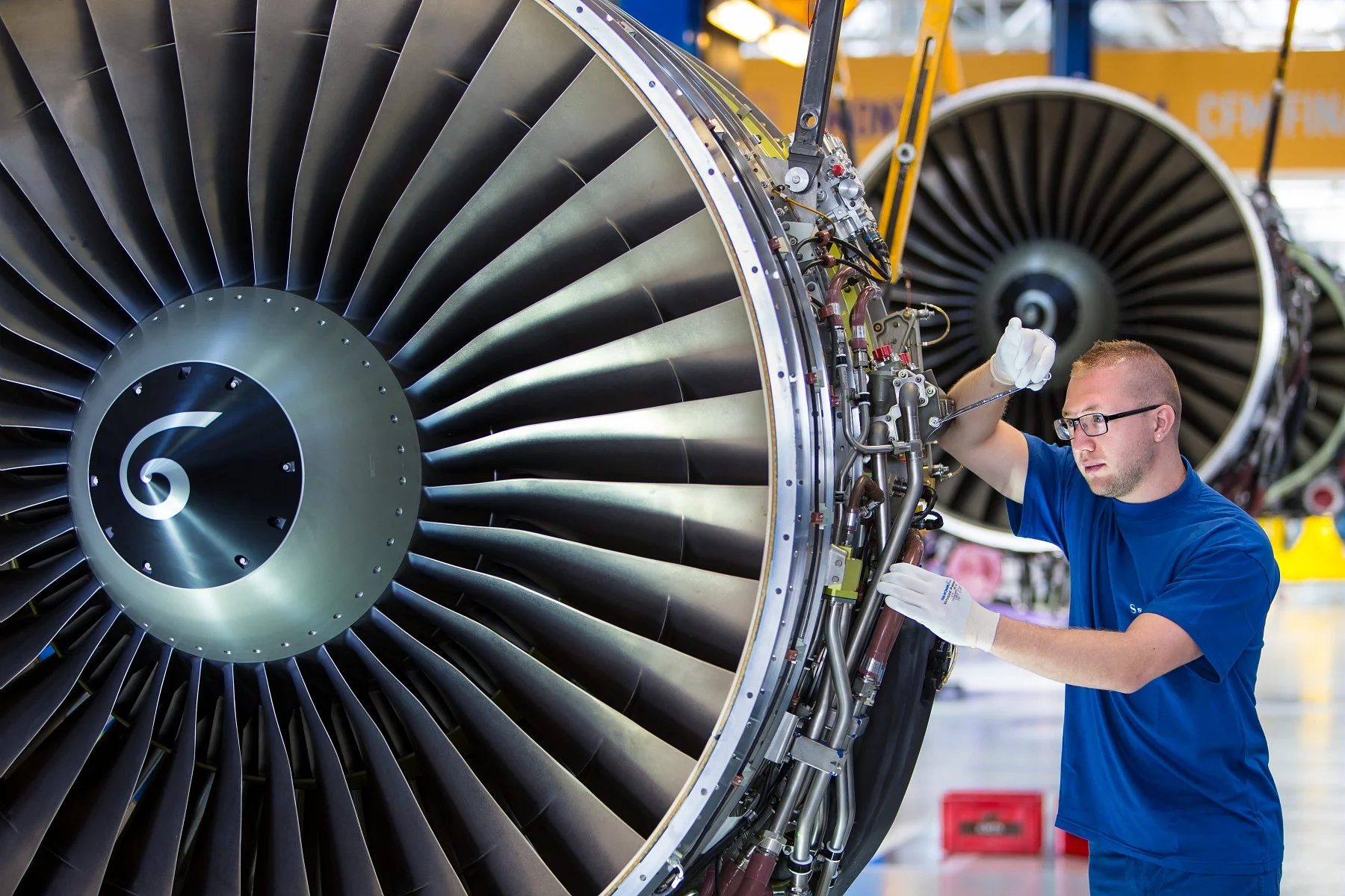 Avant d'un turboréacteur en phase finale d'assemblage.